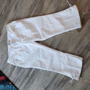💥White Capri Pants by L.e.i. - Size 5